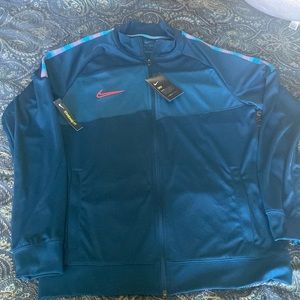 NWT Mens Nike DriFit jacket. Sz.Lrg